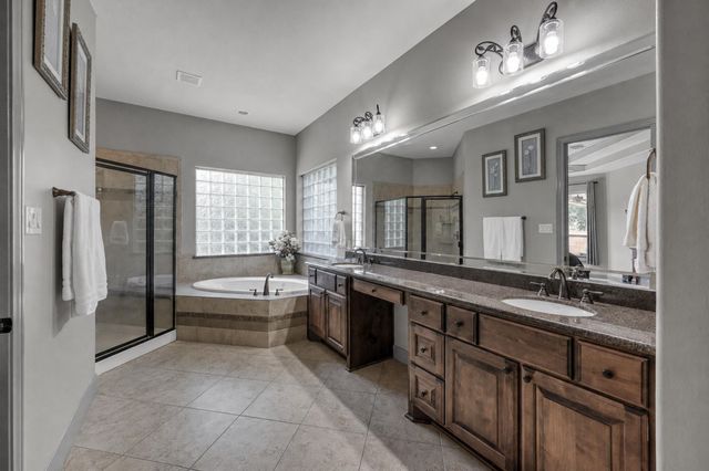 90 Player Oaks Place, The Woodlands, TX 77382