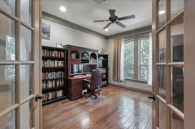 90 Player Oaks Place, The Woodlands, TX 77382
