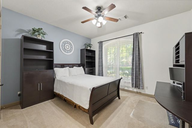 90 Player Oaks Place, The Woodlands, TX 77382