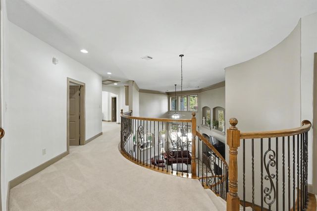 90 Player Oaks Place, The Woodlands, TX 77382