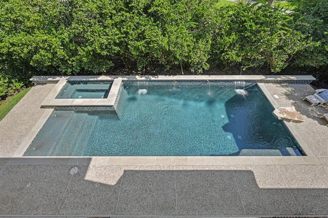 90 Player Oaks Place, The Woodlands, TX 77382