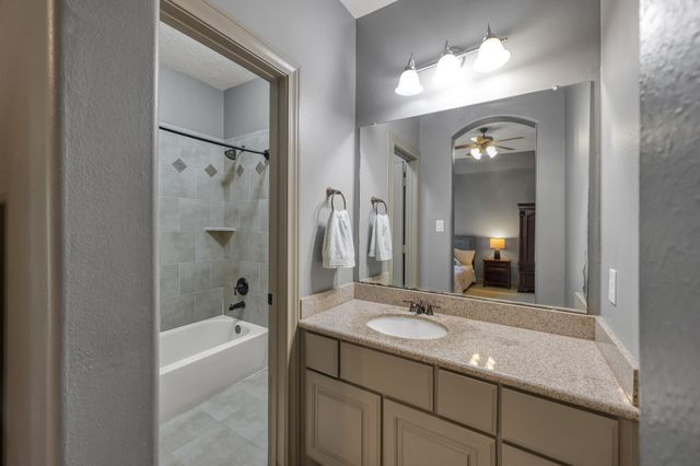 90 Player Oaks Place, The Woodlands, TX 77382
