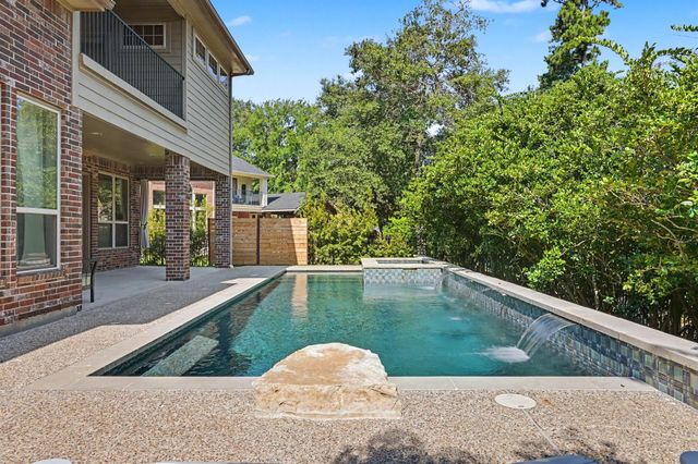 90 Player Oaks Place, The Woodlands, TX 77382