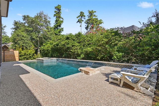 90 Player Oaks Place, The Woodlands, TX 77382