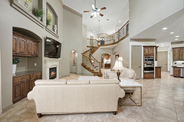 90 Player Oaks Place, The Woodlands, TX 77382