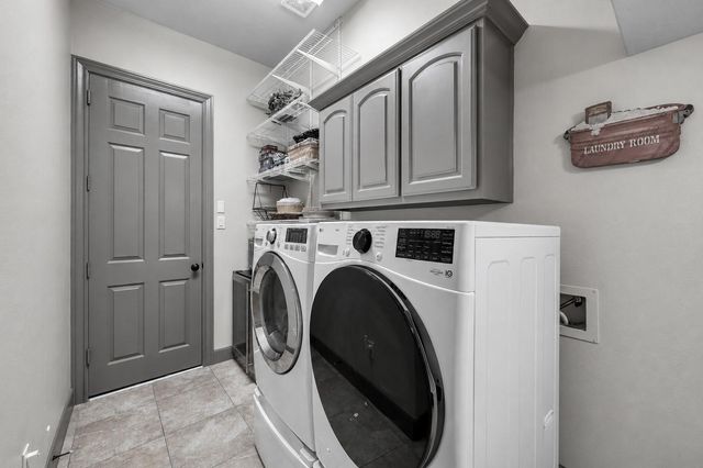 90 Player Oaks Place, The Woodlands, TX 77382