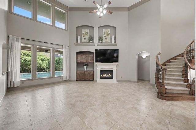 90 Player Oaks Place, The Woodlands, TX 77382