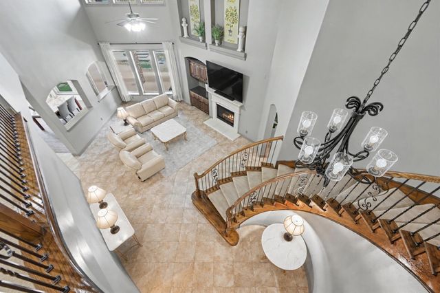 90 Player Oaks Place, The Woodlands, TX 77382