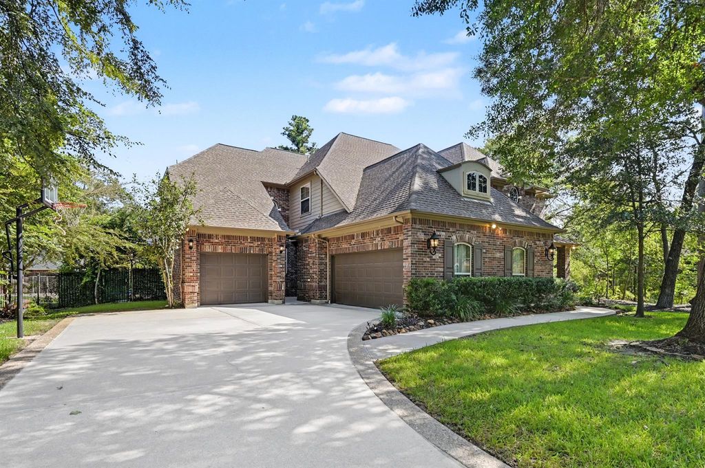 90 Player Oaks Place, The Woodlands, TX 77382