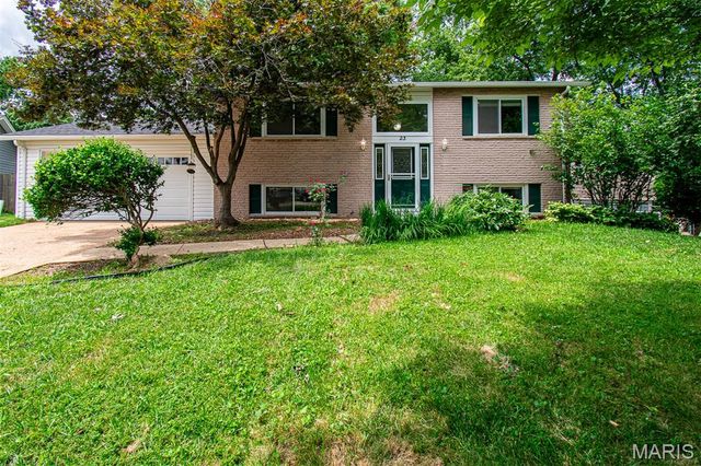 23 LORI Circle, Maryland Heights, MO 63043