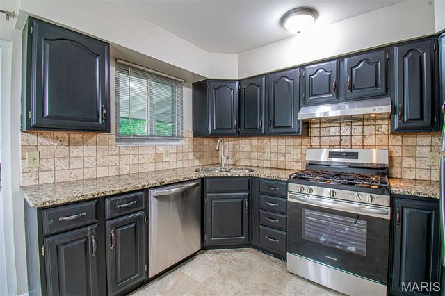 23 LORI Circle, Maryland Heights, MO 63043