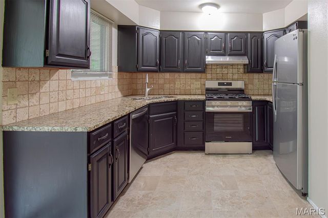 23 LORI Circle, Maryland Heights, MO 63043