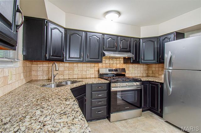 23 LORI Circle, Maryland Heights, MO 63043