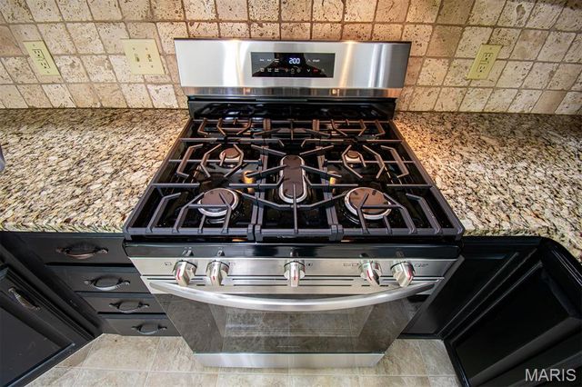 23 LORI Circle, Maryland Heights, MO 63043