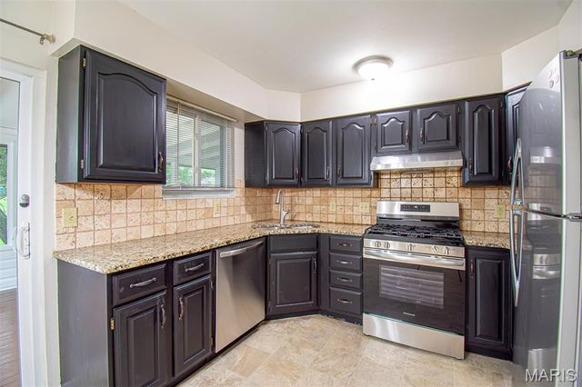 23 LORI Circle, Maryland Heights, MO 63043