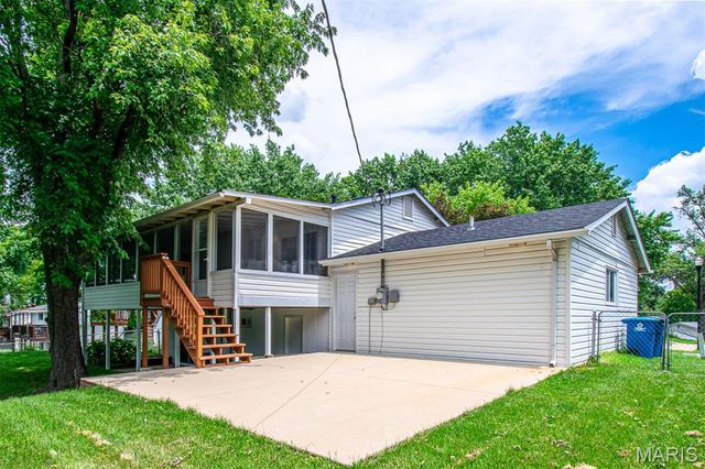 23 LORI Circle, Maryland Heights, MO 63043