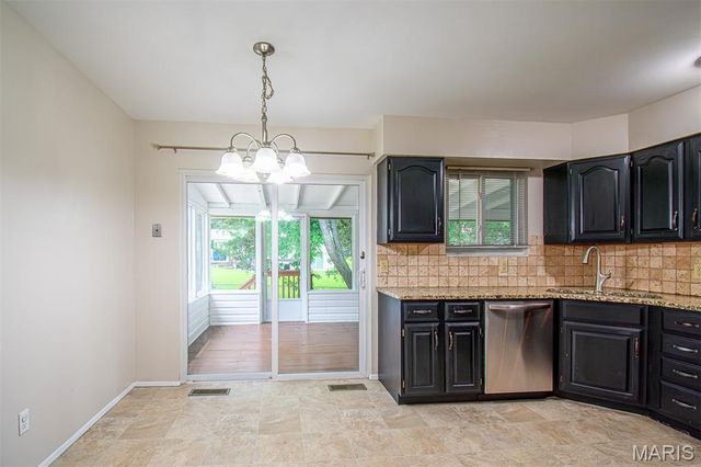 23 LORI Circle, Maryland Heights, MO 63043