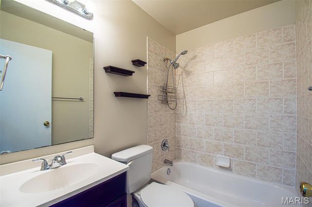 23 LORI Circle, Maryland Heights, MO 63043