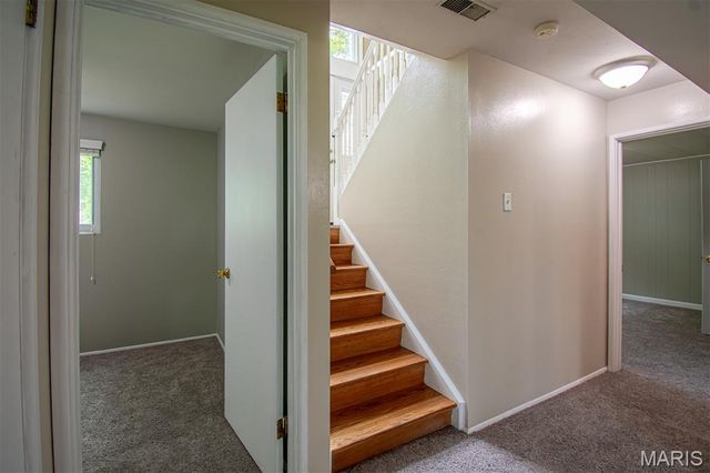 23 LORI Circle, Maryland Heights, MO 63043