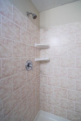 23 LORI Circle, Maryland Heights, MO 63043