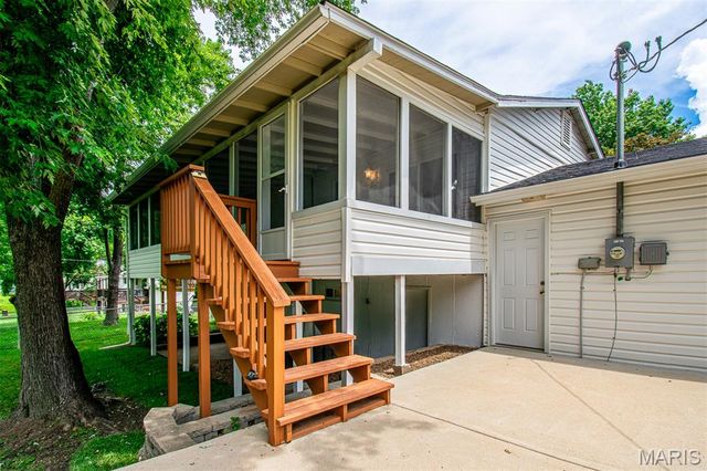 23 LORI Circle, Maryland Heights, MO 63043