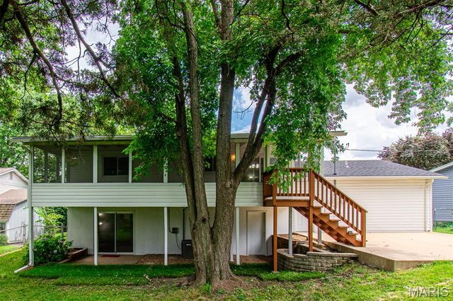 23 LORI Circle, Maryland Heights, MO 63043