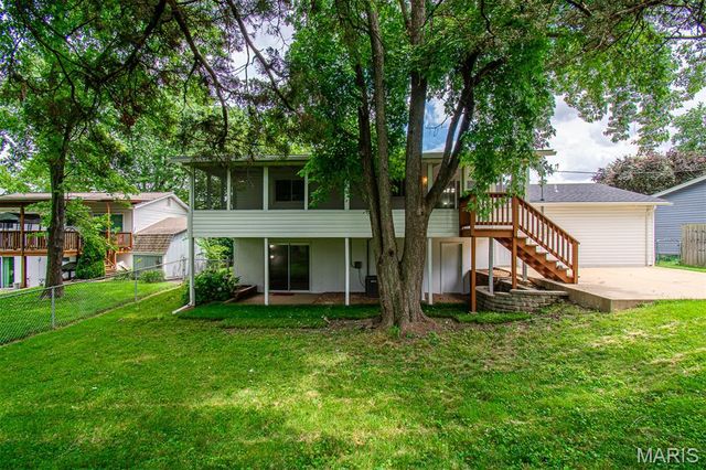 23 LORI Circle, Maryland Heights, MO 63043