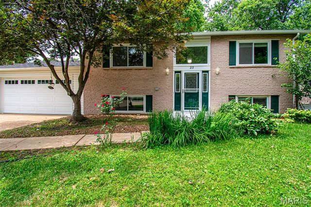 23 LORI Circle, Maryland Heights, MO 63043