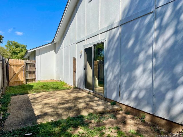 8808 MEADOW RANGE ST, San Antonio, TX 78250