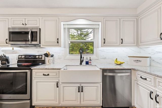 5323 Fernwood Avenue, Fort Wayne, IN 46809