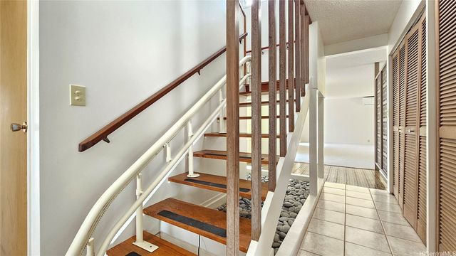 970 Apokula Place, Kailua, HI 96734