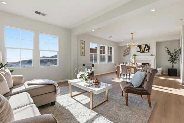 828 Steve Courter Way, Daly City, CA 94014