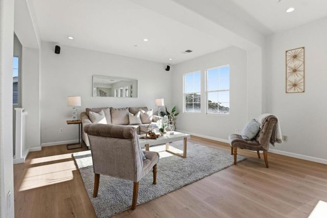 828 Steve Courter Way, Daly City, CA 94014