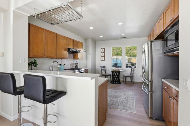 828 Steve Courter Way, Daly City, CA 94014