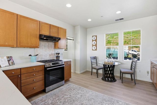 828 Steve Courter Way, Daly City, CA 94014