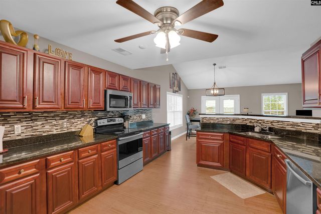 946 FARNSWORTH Drive, Hopkins, SC 29061
