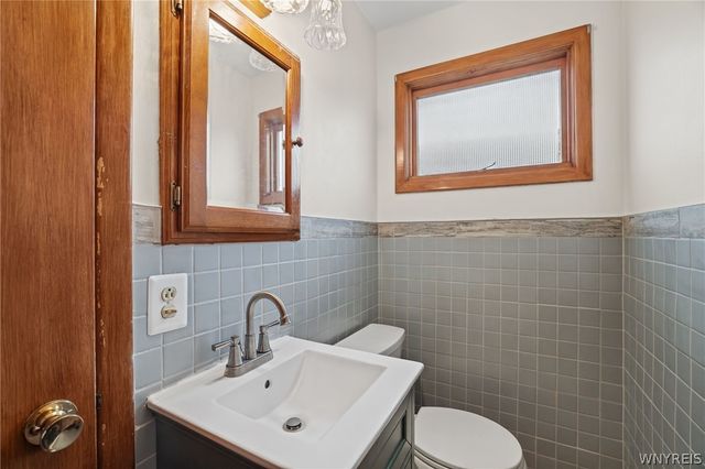 87 North Transit Hill Drive, Cheektowaga, NY 14043
