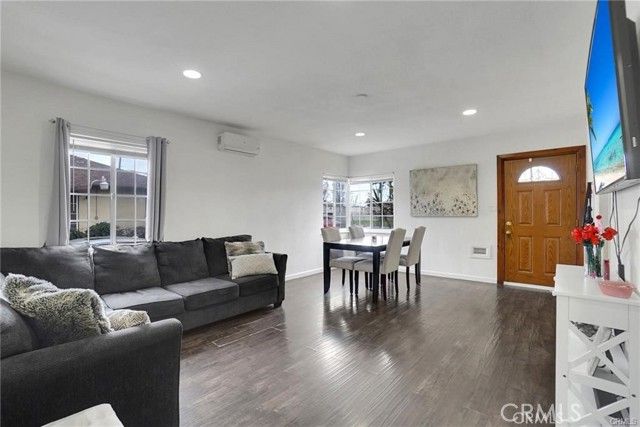 1303 E Kingsley Avenue, Pomona, CA 91767