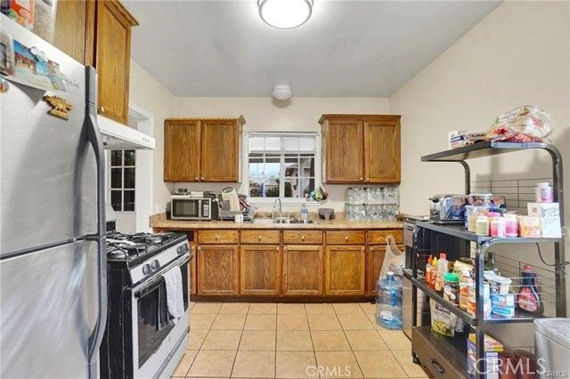 1303 E Kingsley Avenue, Pomona, CA 91767