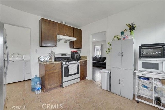 1303 E Kingsley Avenue, Pomona, CA 91767