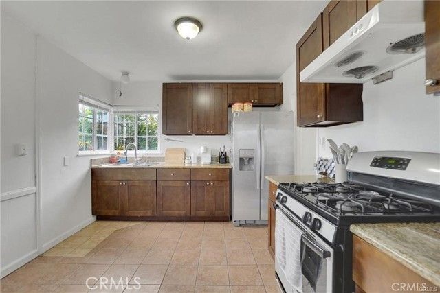 1303 E Kingsley Avenue, Pomona, CA 91767