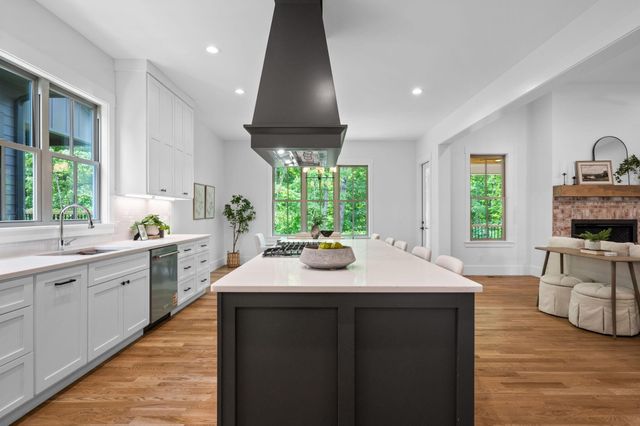4776 Virginia Pine Road, Signal Mountain, TN 37377