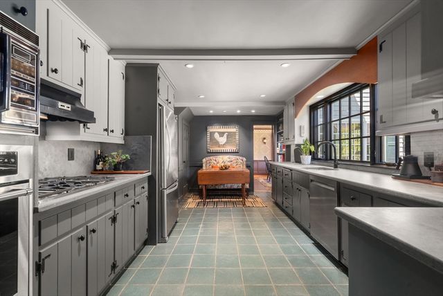 215 Washington Street, Sherborn, MA 01770