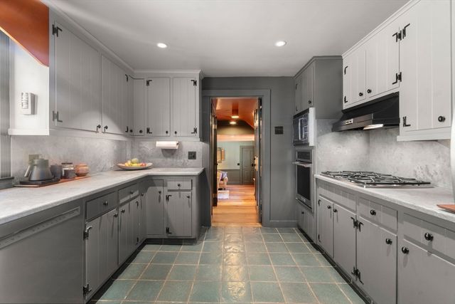 215 Washington Street, Sherborn, MA 01770