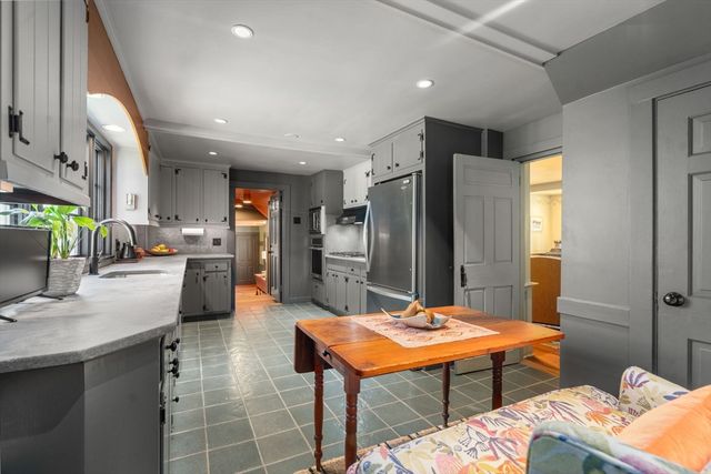 215 Washington Street, Sherborn, MA 01770