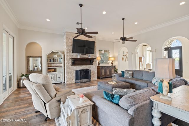 1002 The Lake Drive, Broussard, LA 70518