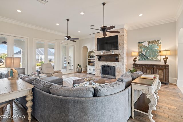 1002 The Lake Drive, Broussard, LA 70518