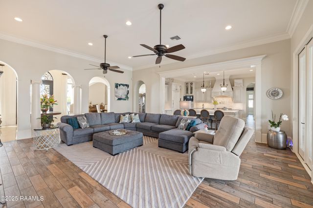 1002 The Lake Drive, Broussard, LA 70518