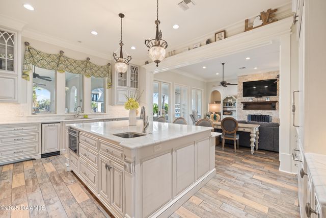 1002 The Lake Drive, Broussard, LA 70518