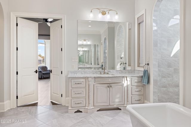 1002 The Lake Drive, Broussard, LA 70518